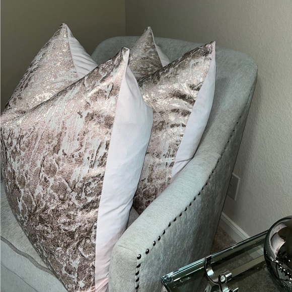 1-NWT CALDEIRA ABSTRACT DESIGN
DECORATIVE PILLOWS (Read description for details) - Picture 4 of 12